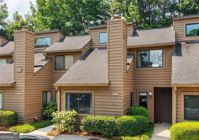 2nd image of 304 Parkaire Xing, Marietta, GA 30068 | MLS# 10797611