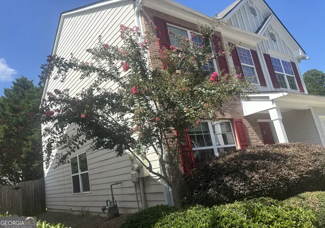Photo 2 of Sale Pending at 9433 Lakeview Rd, Union City, GA 30291 | MLS# 10828623 | Listing updated on 2026-09-11