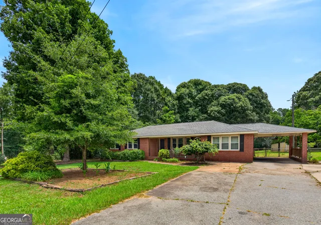 Homes for sale in Lagrange, GA | 150 Glenda Dr, Lagrange, GA 30241 | MLS# 10802111