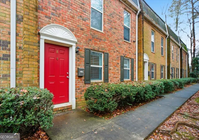 3rd image of 115 Winding River Dr, Sandy Springs, GA 30350