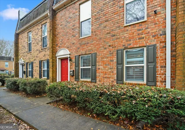 4th image of 115 Winding River Dr, Sandy Springs, GA 30350