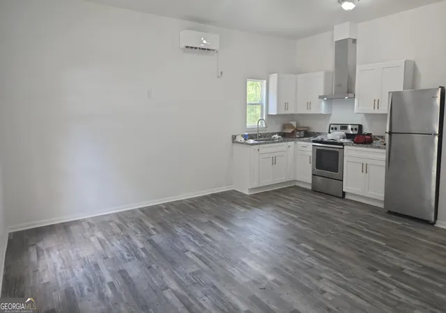 2nd image of 1 Sargent Tigner St, Newnan, GA 30263 | MLS# 10813150