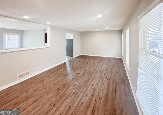 Photo 3 of Single family home for sale at 4060 W Stubbs Rd, South Fulton, GA 30349 | MLS# 10715258 | Listing updated on 2026-09-07