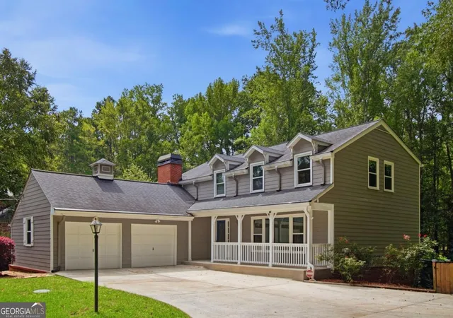 Photo 4 of Single family home for sale at 2033 Hessian Ct, Stone Mountain, GA 30087 | MLS# 10825254 | Listing updated on 2026-09-25