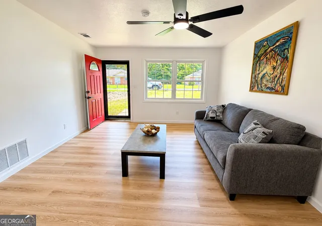 Photo 3 of Single family home for sale at 506 Windsor Dr, Manchester, GA 31816 | MLS# 10824786 | Listing updated on 2026-09-17