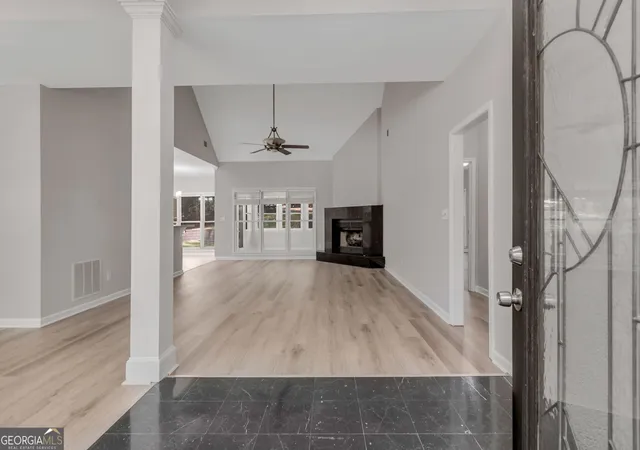 Photo 3 of Single family home for sale at 122 Bent Creek Dr, Woodstock, GA 30189 | MLS# 10834301 | Listing updated on 2026-09-18