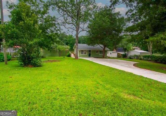 2nd image of 1671 West Pine Lake Dr, West Point, GA 31833 | MLS# 10804538