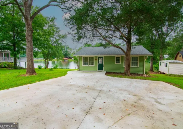 3rd image of 1671 West Pine Lake Dr, West Point, GA 31833 | MLS# 10804538