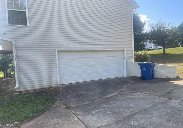 Photo 3 of Single family home for sale at 6 Hastings Court, Lagrange, GA 30240 | MLS# 10742215 | Listing updated on 2026-08-24