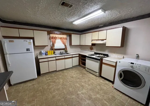 Photo 3 of Single family home for sale at 2177 Jonathan Ave, Lithonia, GA 30058 | MLS# 10800112 | Listing updated on 2026-07-28