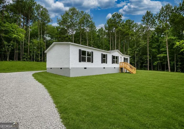 Photo 3 of Single family home for sale at 230 Thomas Dr, Eatonton, GA 31024 | MLS# 10822010 | Listing updated on 2026-09-14