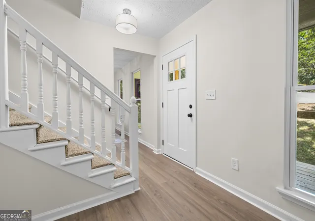 Photo 4 of Single family home for sale at 1550 Olde Mill Ct, Marietta, GA 30066 | MLS# 10833513 | Listing updated on 2026-10-22