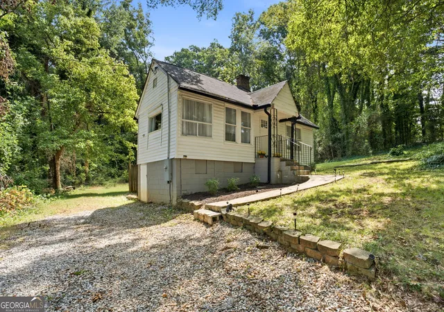 Photo 3 of Single family home for sale at 3383 Lawrence St, Scottdale, GA 30079 | MLS# 10836498 | Listing updated on 2026-09-14