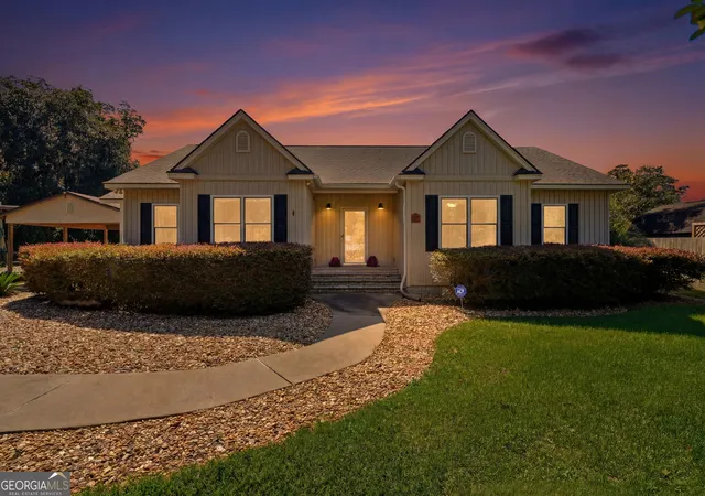 Photo 1 of Sale Pending at 402 Houston St, Darien, GA 31305 | MLS# 10793973 | Listing updated on 2026-07-10