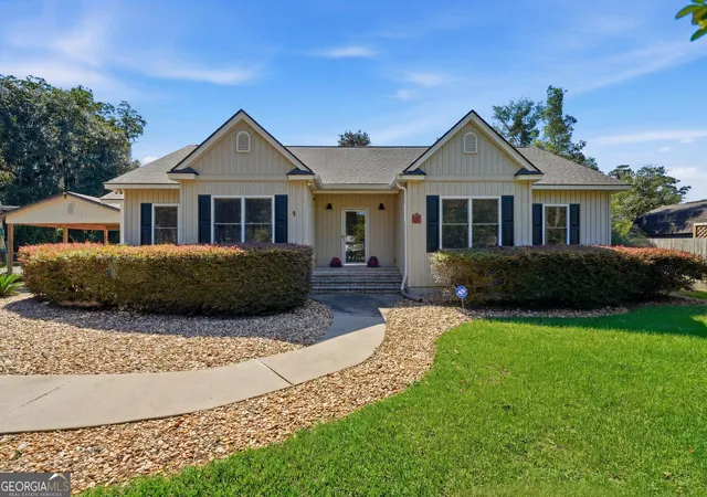 Photo 3 of Sale Pending at 402 Houston St, Darien, GA 31305 | MLS# 10793973 | Listing updated on 2026-07-10