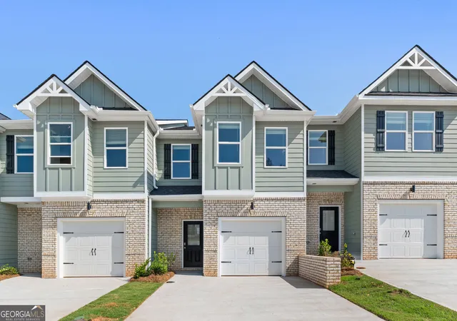 Townhouse for sale at 8316 Columbia Ct, Palmetto, GA 30268 | MLS# 10826879