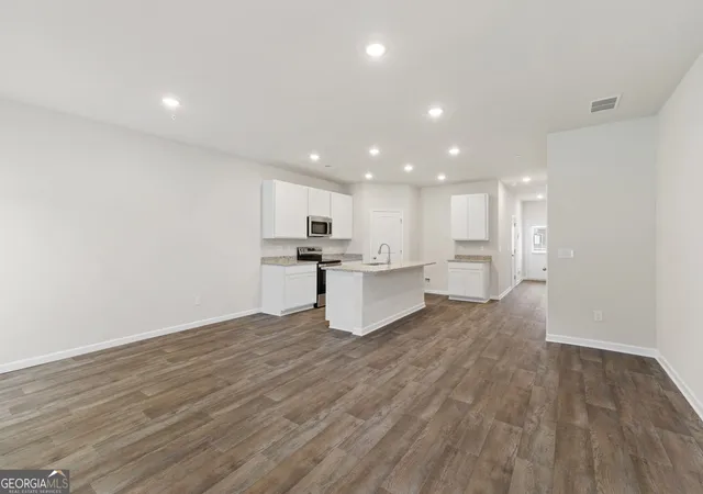 Photo 2 of Townhouse for sale at 8316 Columbia Ct, Palmetto, GA 30268 | MLS# 10826879 | Listing updated on 2026-10-01
