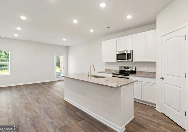 Photo 4 of Townhouse for sale at 8316 Columbia Ct, Palmetto, GA 30268 | MLS# 10826879 | Listing updated on 2026-10-01