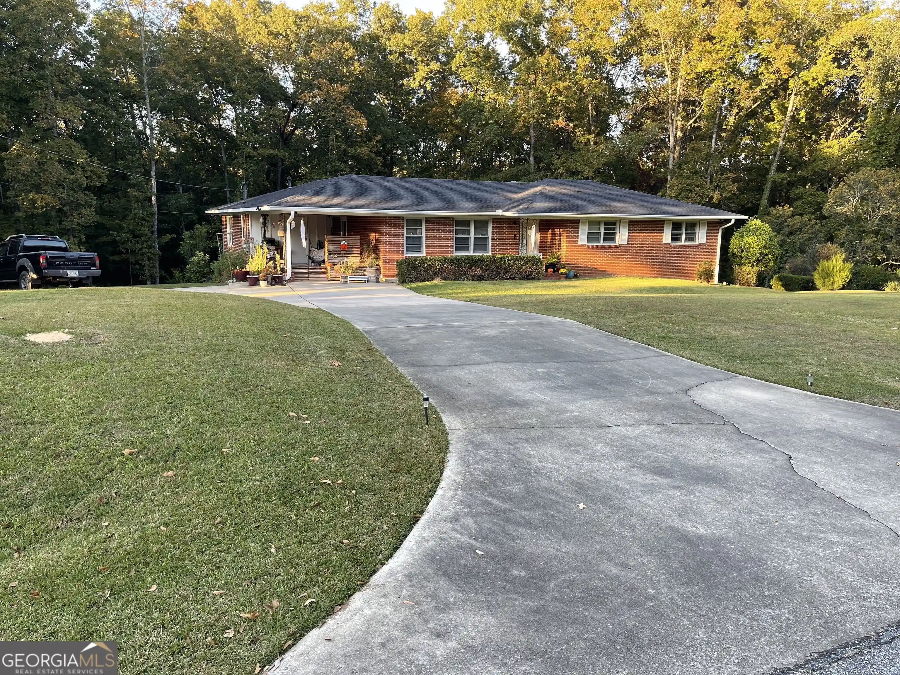 Photo 1 of Single family home for sale at 215 Alexandria Dr, Macon, GA 31210 | MLS# 10882021 | Listing updated on 2026-10-30