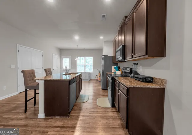Photo 4 of Townhouse for sale at 6117 Oakley Rd, Union City, GA 30291 | MLS# 10833716 | Listing updated on 2026-09-10