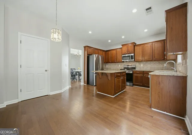 2nd image of 560 Crestmont Ln, Canton, GA 30114 | MLS# 10818776