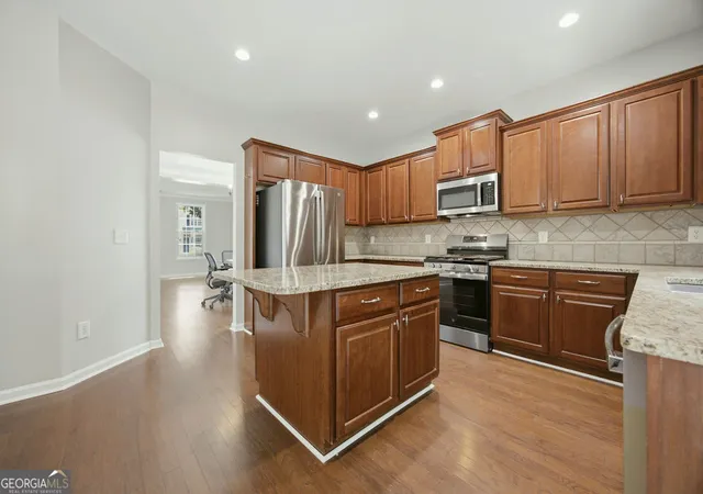 Photo 3 of Single family home for sale at 560 Crestmont Ln, Canton, GA 30114 | MLS# 10818776 | Listing updated on 2026-10-03