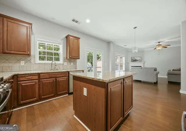Photo 4 of Single family home for sale at 560 Crestmont Ln, Canton, GA 30114 | MLS# 10818776 | Listing updated on 2026-10-03