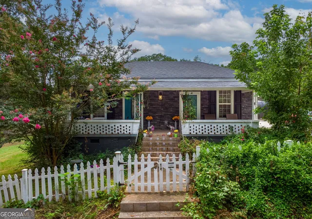 1st image of 94 E Wood St, Newnan, GA 30263 | MLS# 10806499