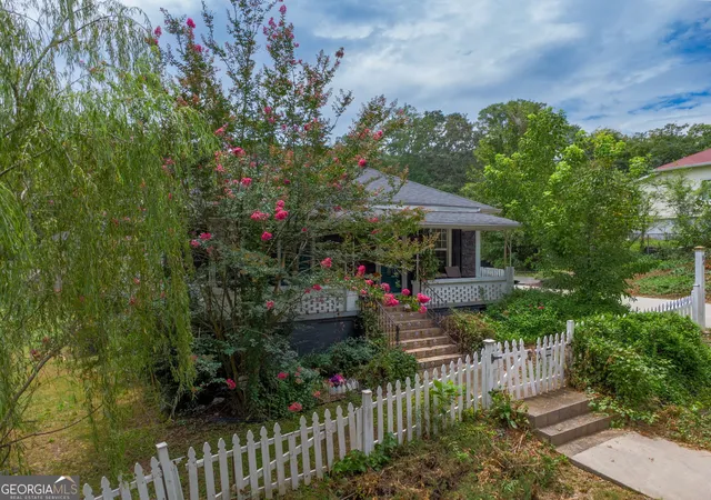 Photo 3 of Sale Pending at 94 E Wood St, Newnan, GA 30263 | MLS# 10806499 | Listing updated on 2026-08-27