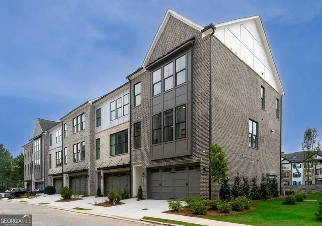 2nd image of 2255 Crestview Dr Ne #43, Brookhaven, GA 30319 | MLS# 10804987