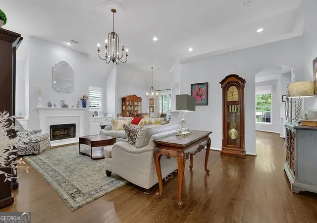 Photo 3 of Sale Pending at 850 Lake Medlock Dr, Alpharetta, GA 30022 | MLS# 10800443 | Listing updated on 2026-09-18