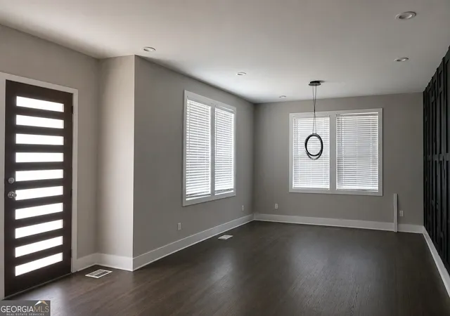Photo 4 of Single family home for sale at 1054 Ira St Sw, Atlanta, GA 30310 | MLS# 10831979 | Listing updated on 2026-09-28