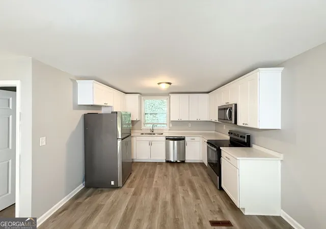 Photo 4 of Single family home for sale at 1171 Octavia St Se, Atlanta, GA 30315 | MLS# 10834125 | Listing updated on 2026-10-24