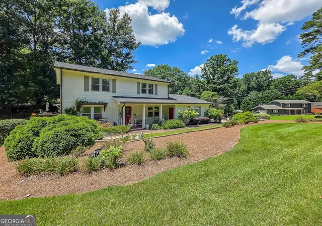 2nd image of 403 Old Rosser Rd, Stone Mountain, GA 30087 | MLS# 10795960