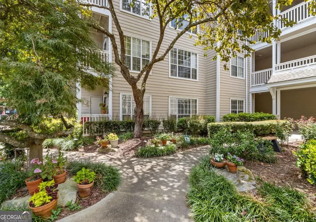 Listing Photo 1 - Condo for sale in building located at 1250 Parkwood Cir Se, Atlanta, GA 30339 - Unit #3204