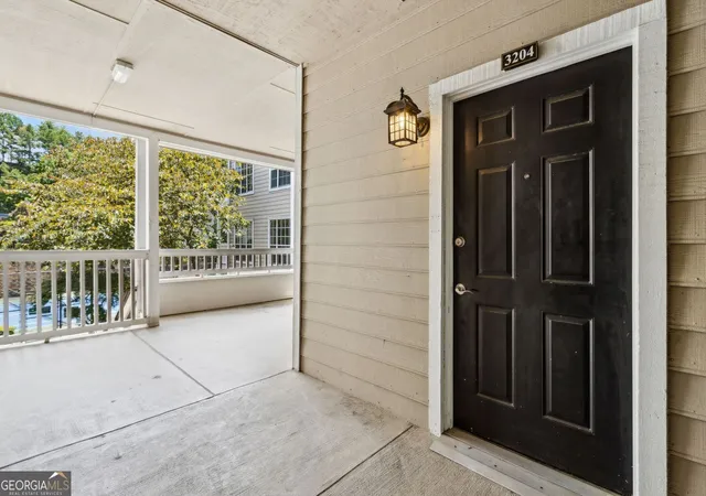 Listing Photo 2 - Condo for sale in building located at 1250 Parkwood Cir Se, Atlanta, GA 30339 - Unit #3204
