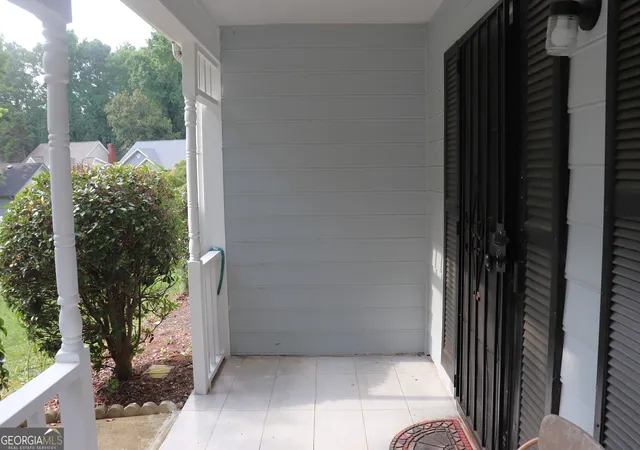 Photo 3 of Single family home for sale at 419 Thomas Jefferson Dr, Stone Mountain, GA 30083 | MLS# 10803317 | Listing updated on 2026-08-10