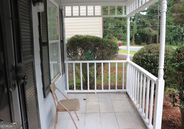 Photo 4 of Single family home for sale at 419 Thomas Jefferson Dr, Stone Mountain, GA 30083 | MLS# 10803317 | Listing updated on 2026-08-10