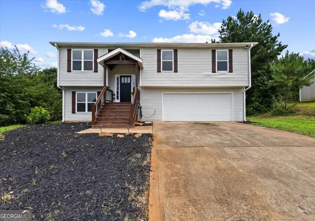 1st image of 305 Hunters Tr, Covington, GA 30014 | MLS# 10816334