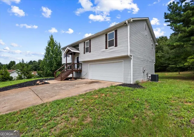 Photo 3 of Single family home for sale at 305 Hunters Tr, Covington, GA 30014 | MLS# 10816334 | Listing updated on 2026-09-15
