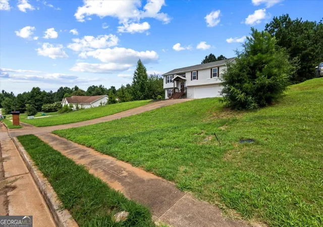 Photo 4 of Single family home for sale at 305 Hunters Tr, Covington, GA 30014 | MLS# 10816334 | Listing updated on 2026-10-16