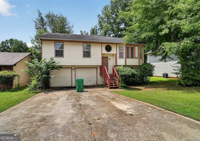 2nd image of 6409 Eastbriar Dr, Lithonia, GA 30058 | MLS# 10809367
