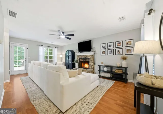 Photo 4 of Single family home for sale at 3063 Rockview Dr, Loganville, GA 30052 | MLS# 10813245 | Listing updated on 2026-10-02