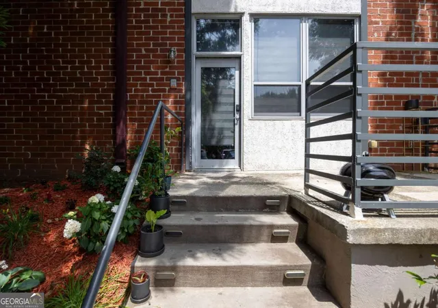 2nd image of 195 Arizona Ave Ne, Atlanta, GA 30307