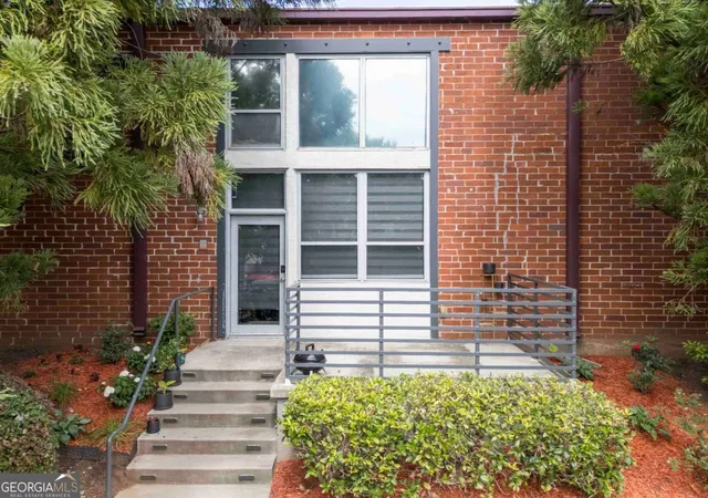 3rd image of 195 Arizona Ave Ne, Atlanta, GA 30307