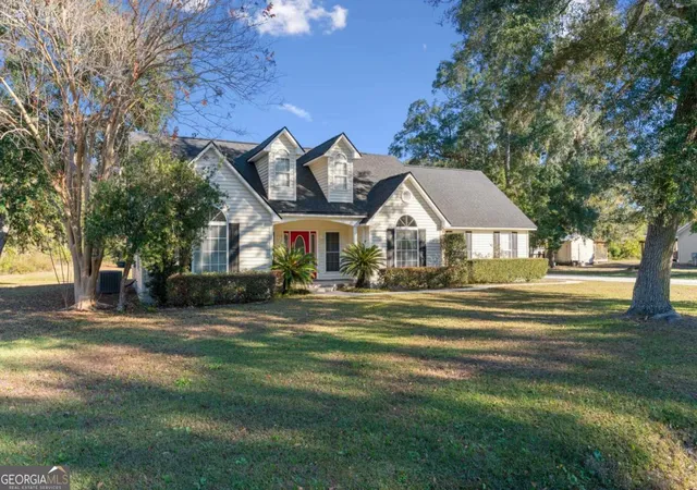 Photo 3 of Sale Pending at 154 Tison Dr, Brunswick, GA 31523 | MLS# 10657198 | Listing updated on 2025-12-16