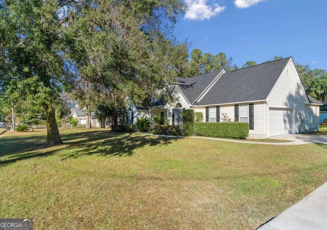 Photo 3 of Sale Pending at 154 Tison Dr, Brunswick, GA 31523 | MLS# 10657198 | Listing updated on 2025-12-16