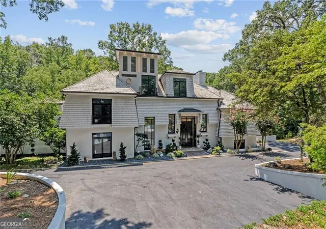 Photo 2 of Single family home for sale at 3946 Paces Ferry Rd Nw, Atlanta, GA 30327 | MLS# 10830311 | Listing updated on 2026-09-04