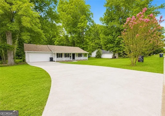 Photo 3 of Sale Pending at 135 Willow Shls Dr, Covington, GA 30016 | MLS# 10820725 | Listing updated on 2026-09-09
