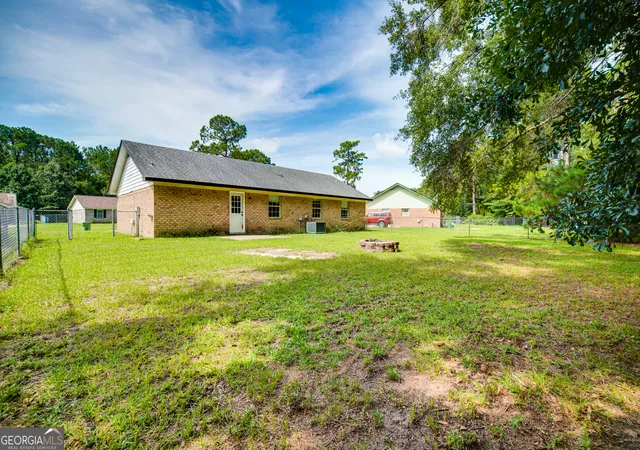 Photo 4 of Single family home for sale at 1076 Desert Shield St, Hinesville, GA 31313 | MLS# 10811678 | Listing updated on 2026-08-06